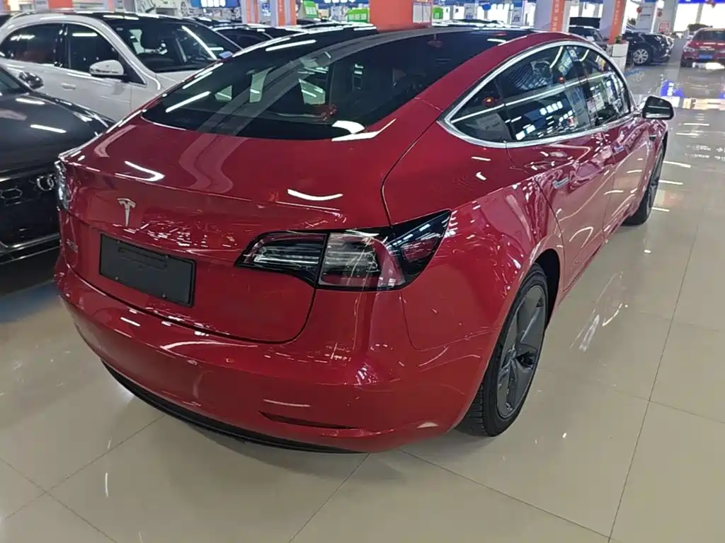 Tesla Model 3 — миниатюра 7