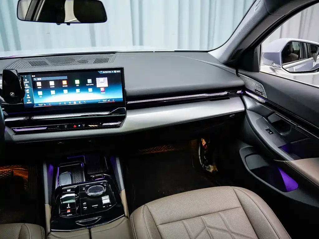 BMW 5 Series — миниатюра 6