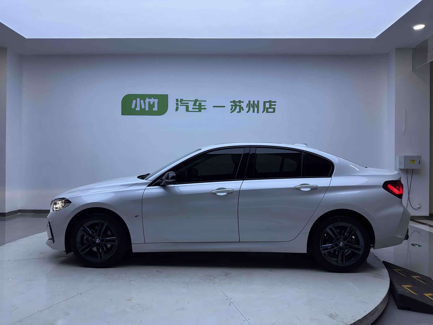 BMW 1 Series 1.5 л 2023 г. Белый, пробег 6000 км
