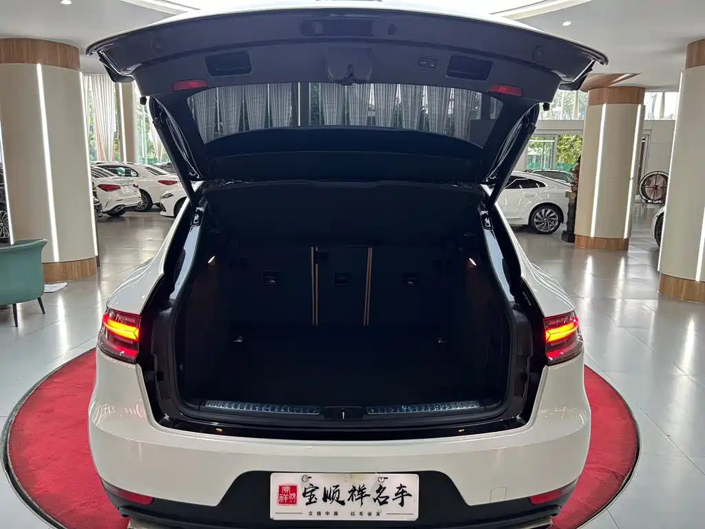 Porsche Macan — миниатюра 10