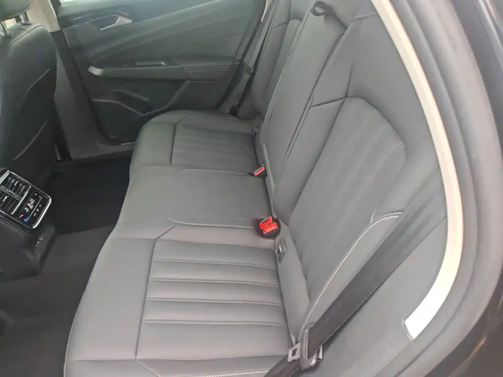 Volkswagen Passat PHEV — миниатюра 17