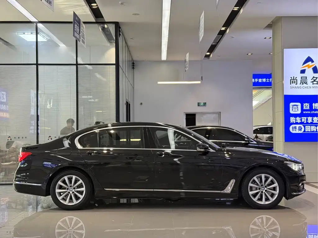 BMW 7 Series — миниатюра 14