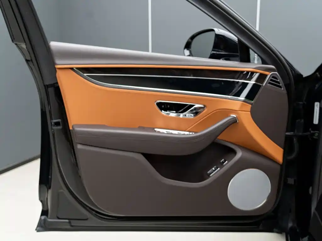 Bentley Flying Spur — миниатюра 9