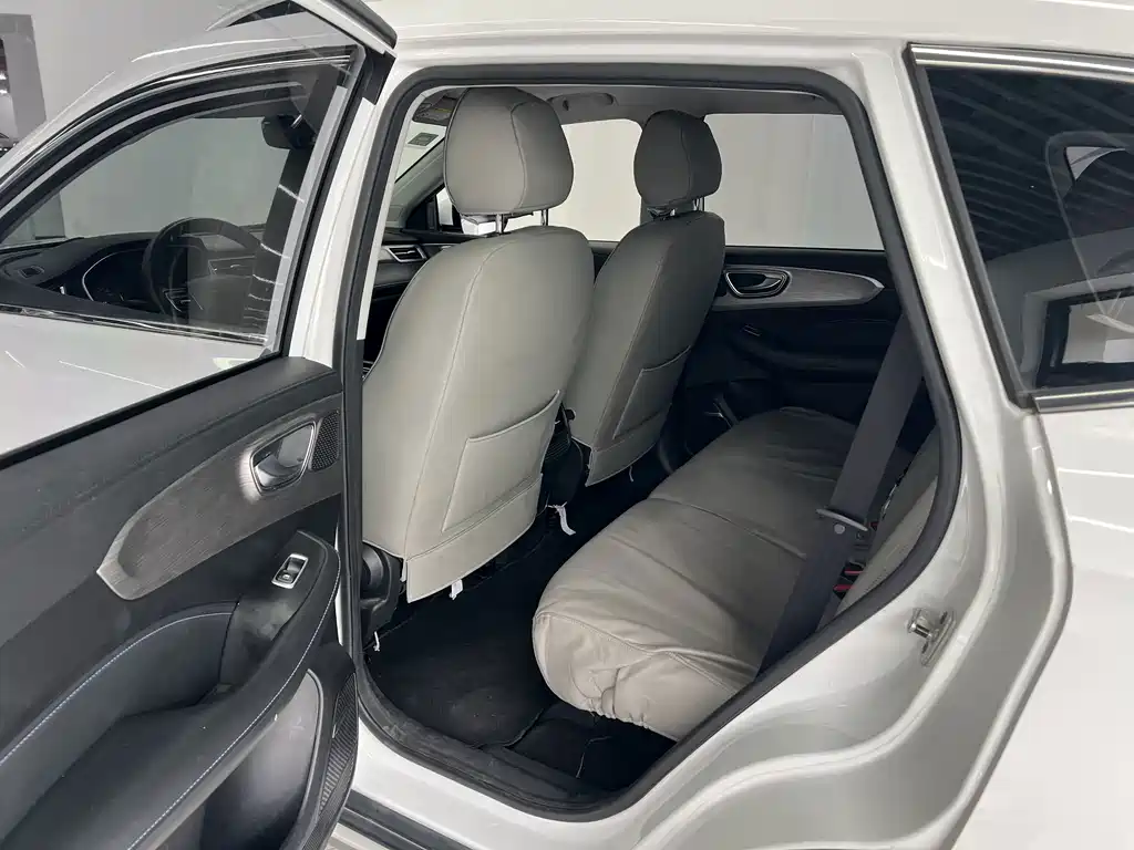 Roewe RX5 — миниатюра 8