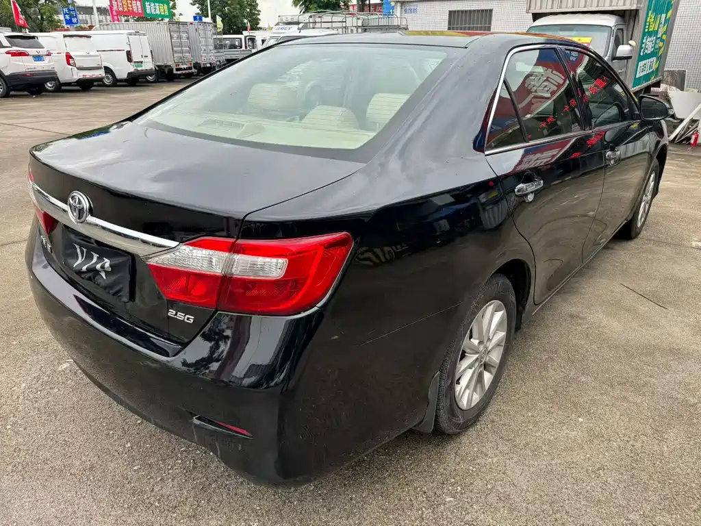 Toyota Camry — миниатюра 9