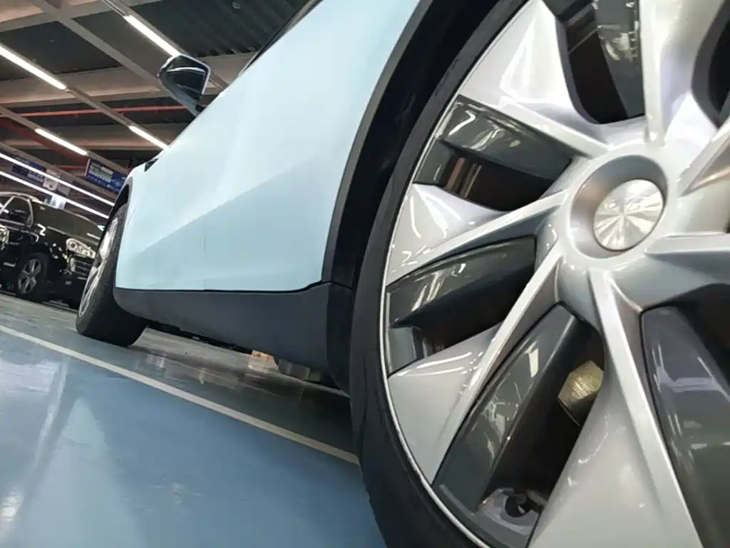 Tesla Model Y — миниатюра 22