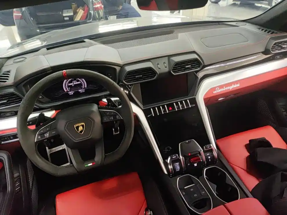 Lamborghini Urus — миниатюра 9