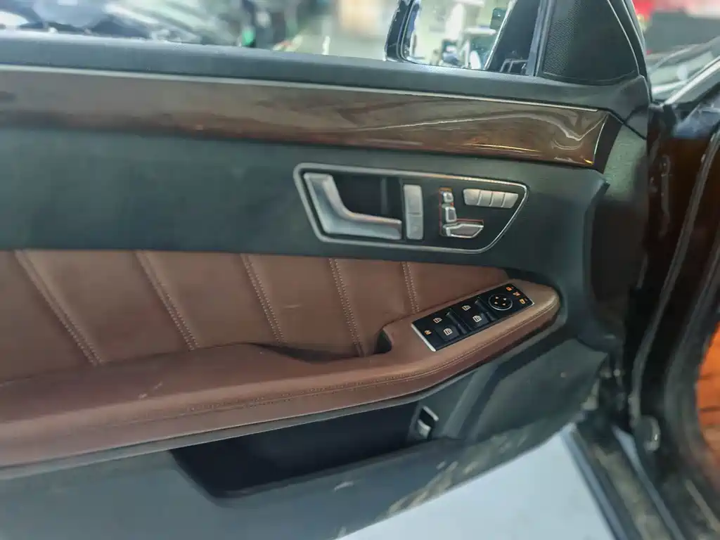 Mercedes-Benz E-Class — миниатюра 5