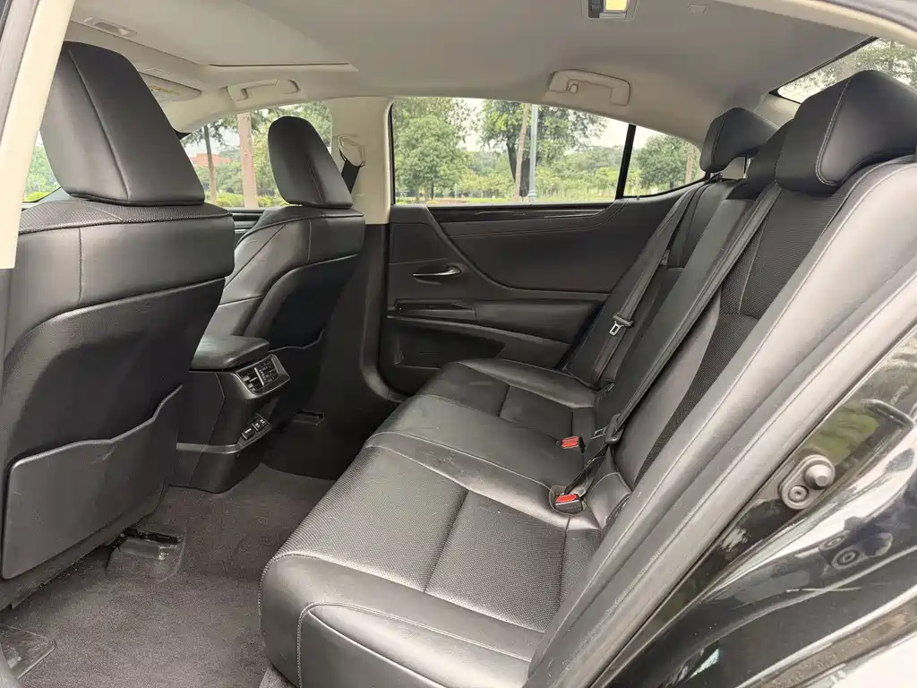 Lexus ES — миниатюра 6