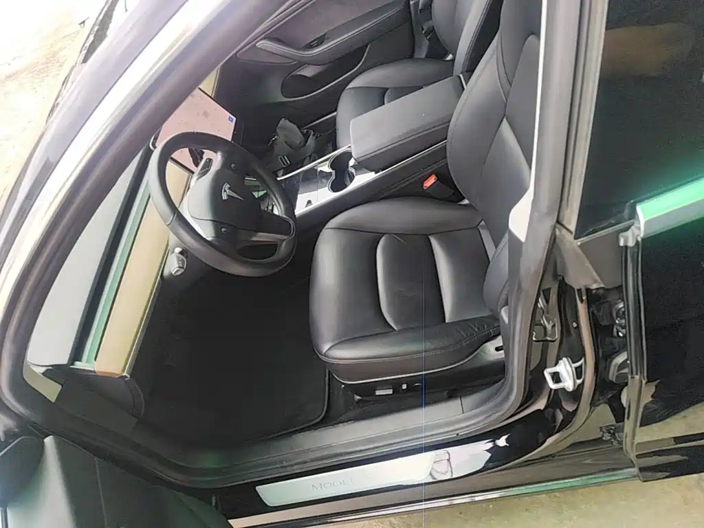 Tesla Model 3 — миниатюра 15