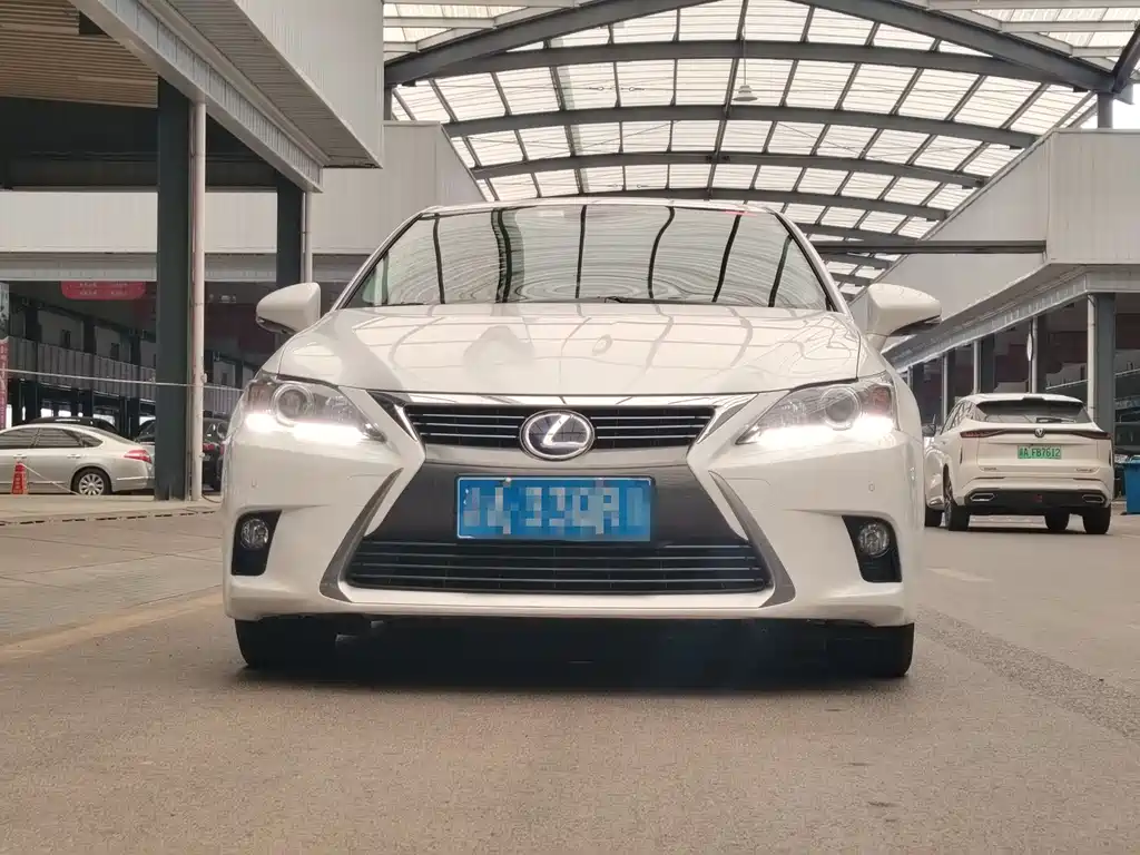Lexus CT 2014 CT200h Comfort