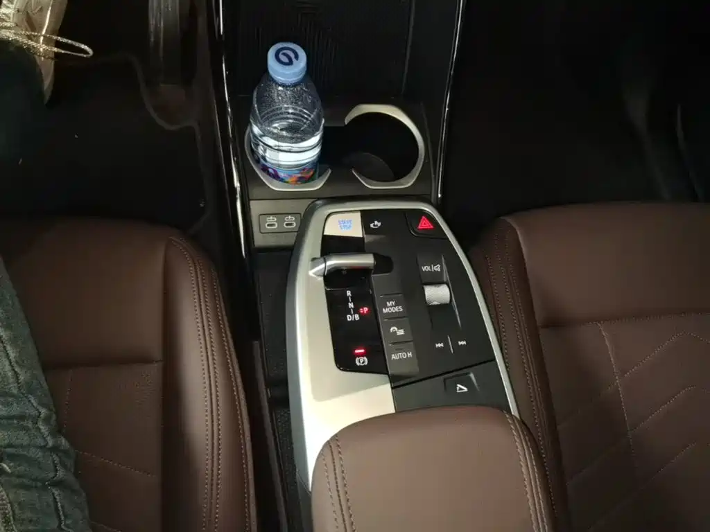 BMW iX1 — миниатюра 14