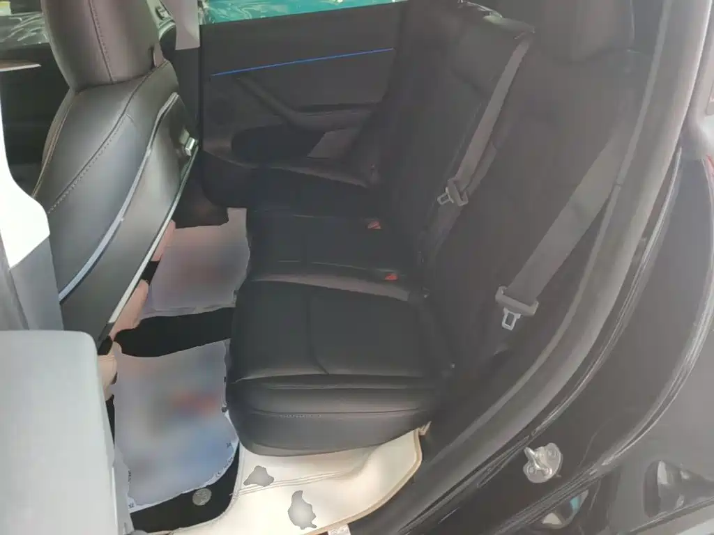 Tesla Model Y — миниатюра 17