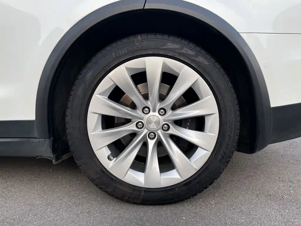 Tesla Model X — миниатюра 4
