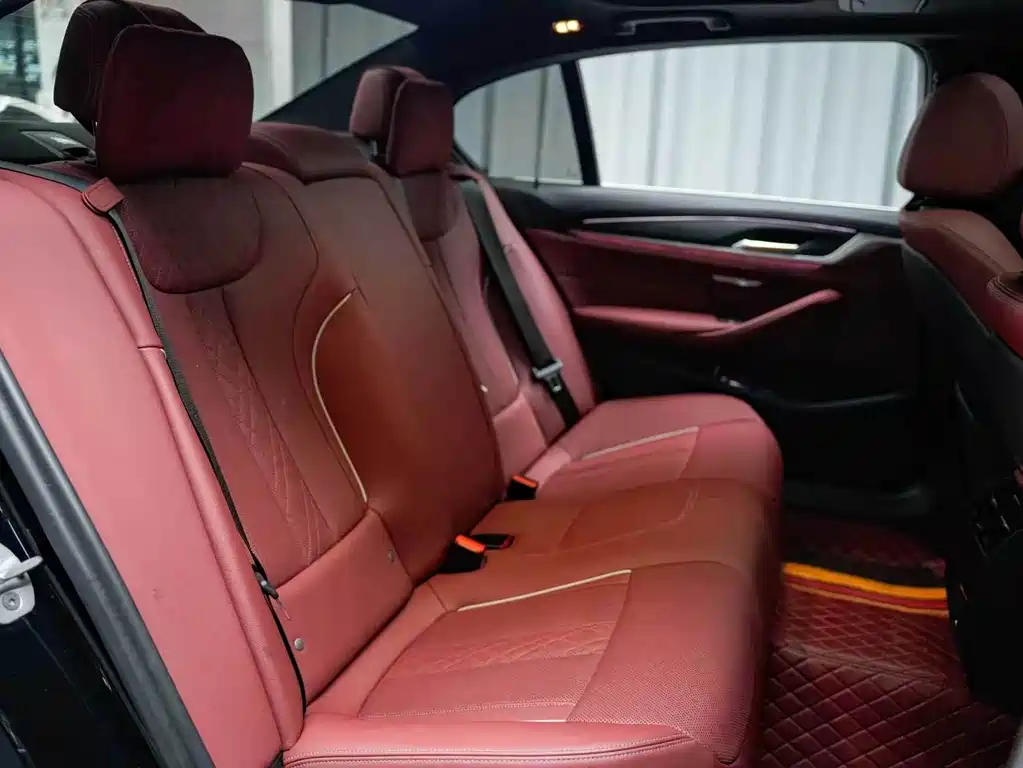 BMW 5 Series — миниатюра 8