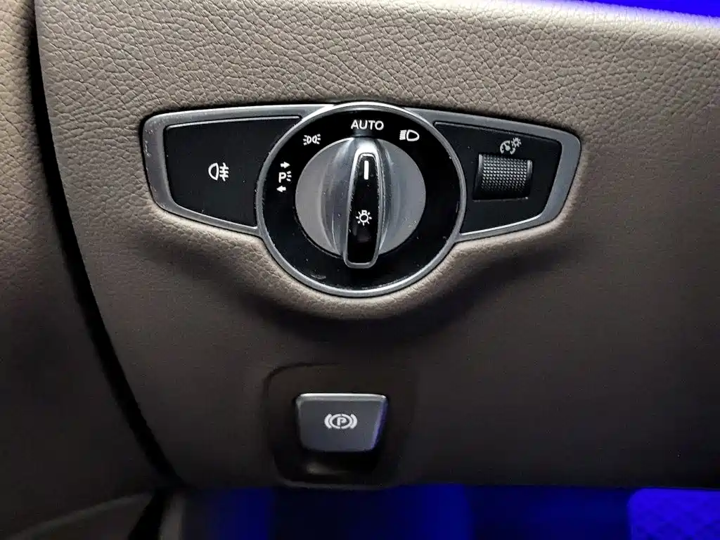 Mercedes-Benz E-Class — миниатюра 21
