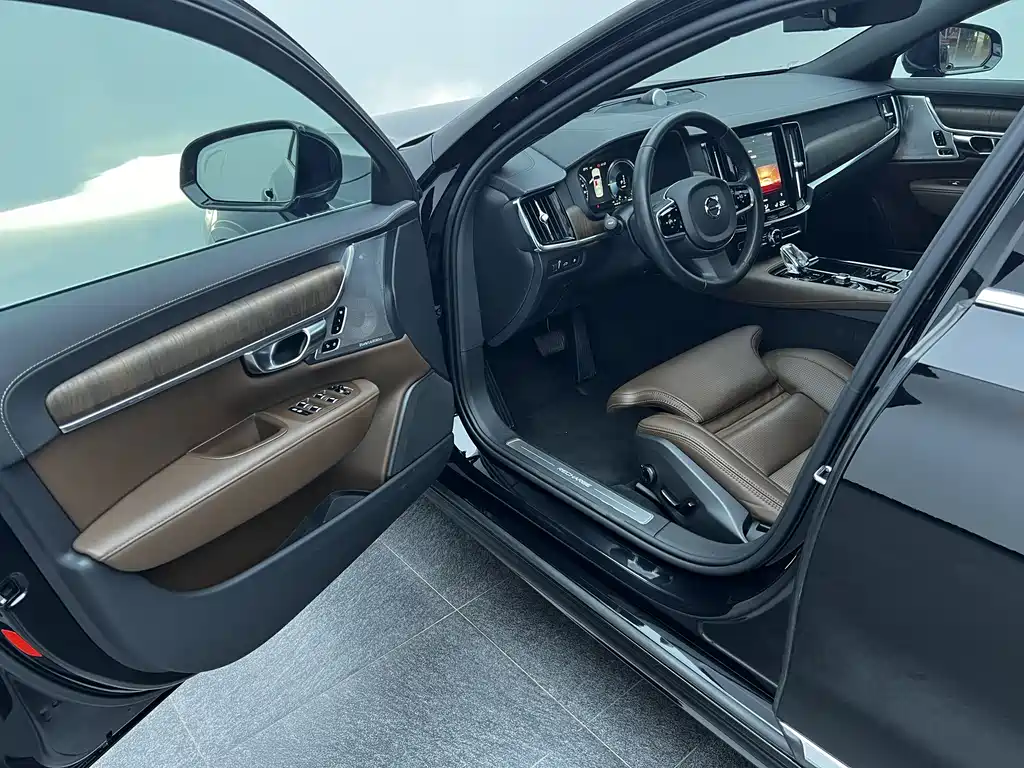 Volvo S90 2021 T8 E Luxury
