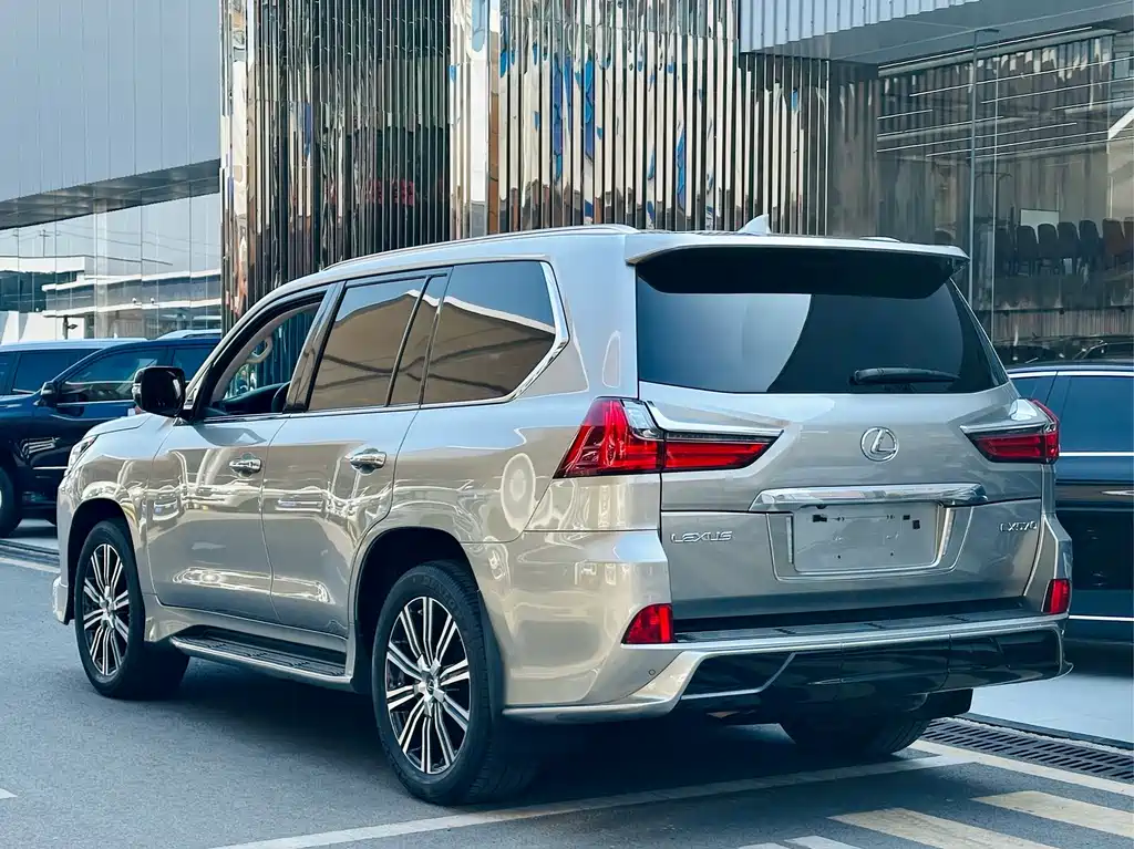 Lexus LX — миниатюра 4
