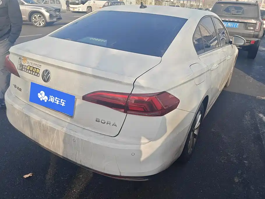 VOLKSWAGEN BORA