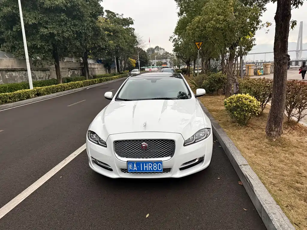 JAGUAR XJ