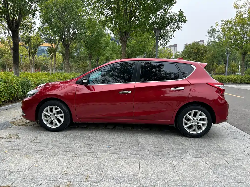 Nissan Tiida — миниатюра 16