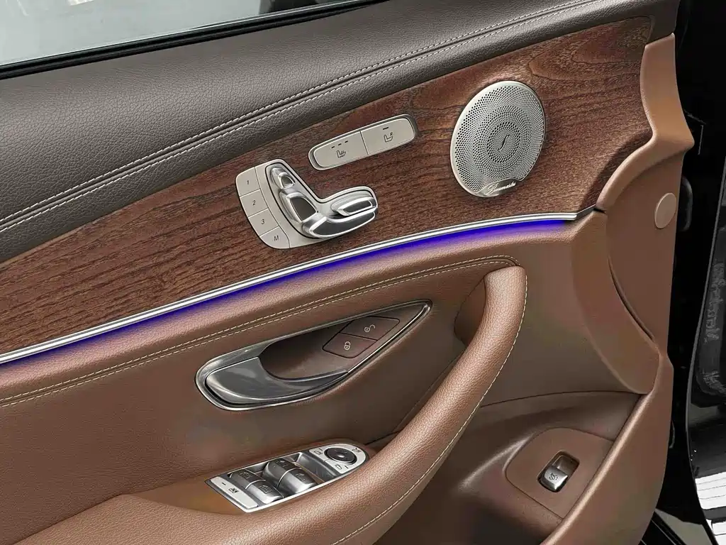 Mercedes-Benz E-Class 2023 — фото 6