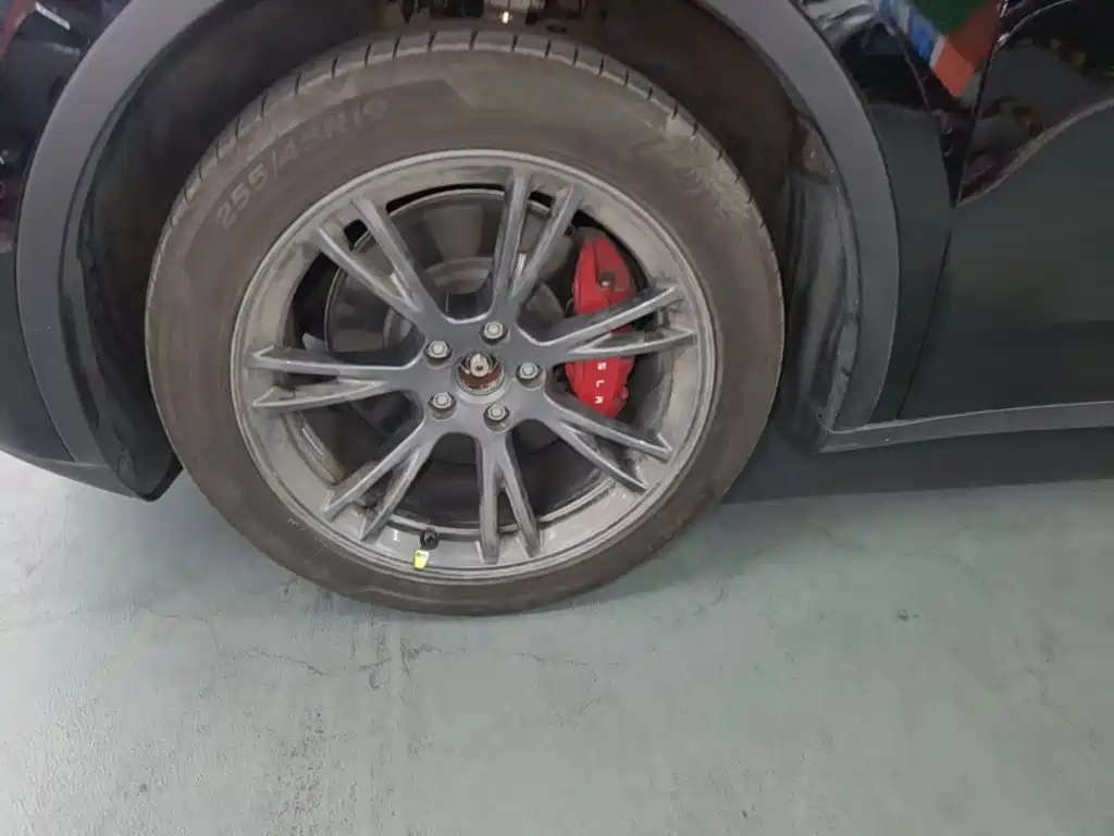 Tesla Model Y — миниатюра 23