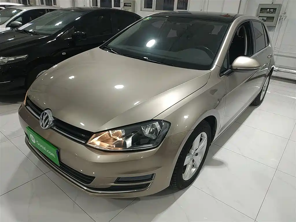 VOLKSWAGEN GOLF