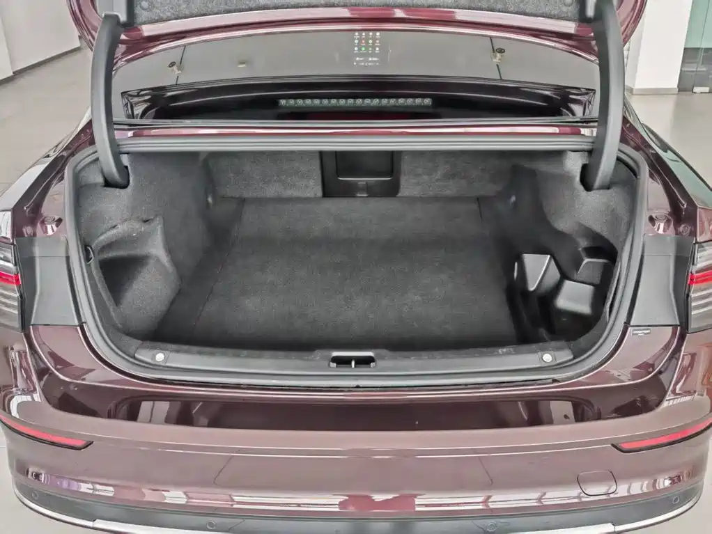 Volvo S90 PHEV — миниатюра 23