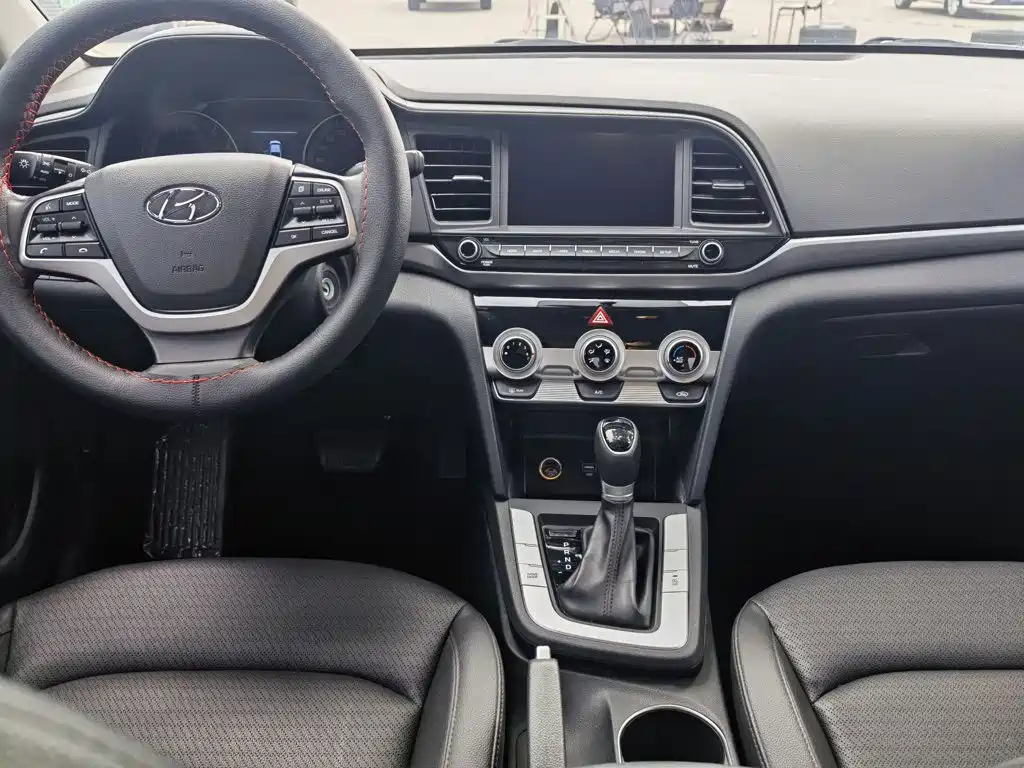 Hyundai Elantra — миниатюра 8