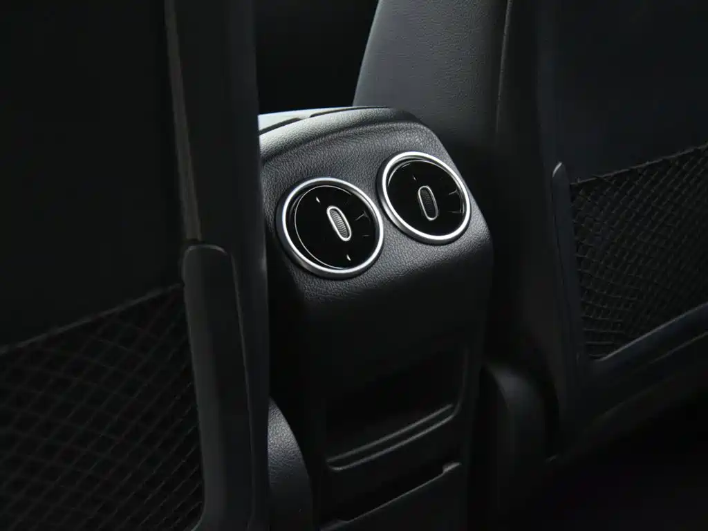 Mercedes-Benz GLB — миниатюра 16