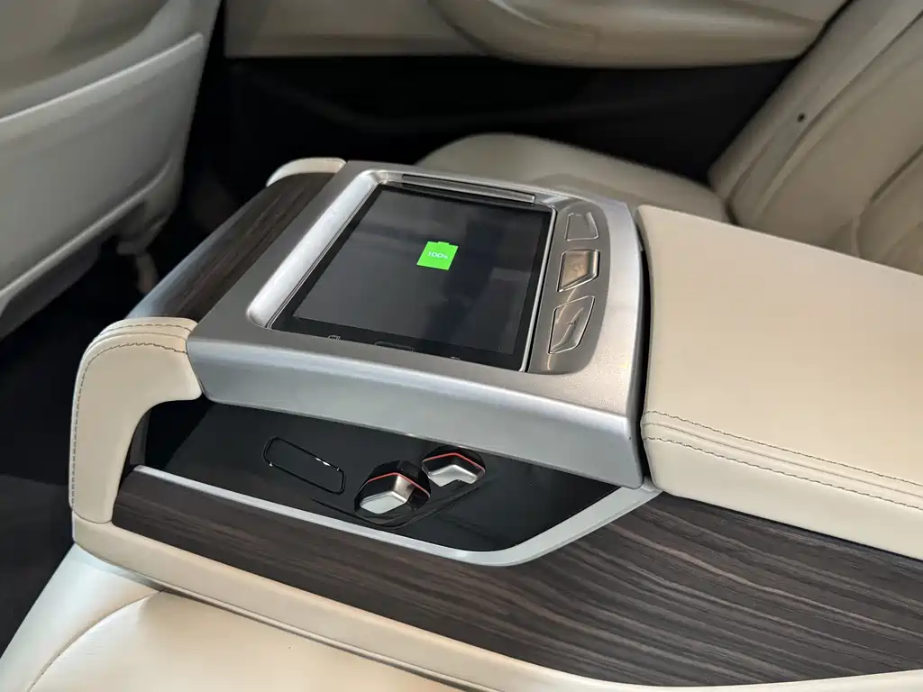 BMW 5 Series New Energy — миниатюра 10