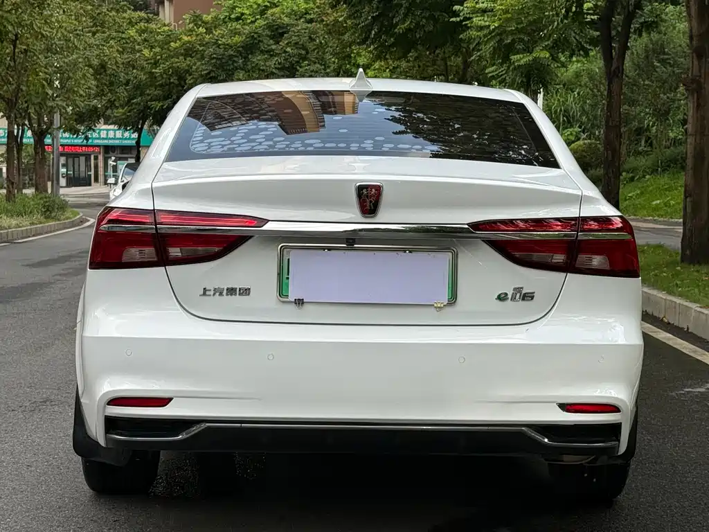 Roewe i6 New Energy — миниатюра 4