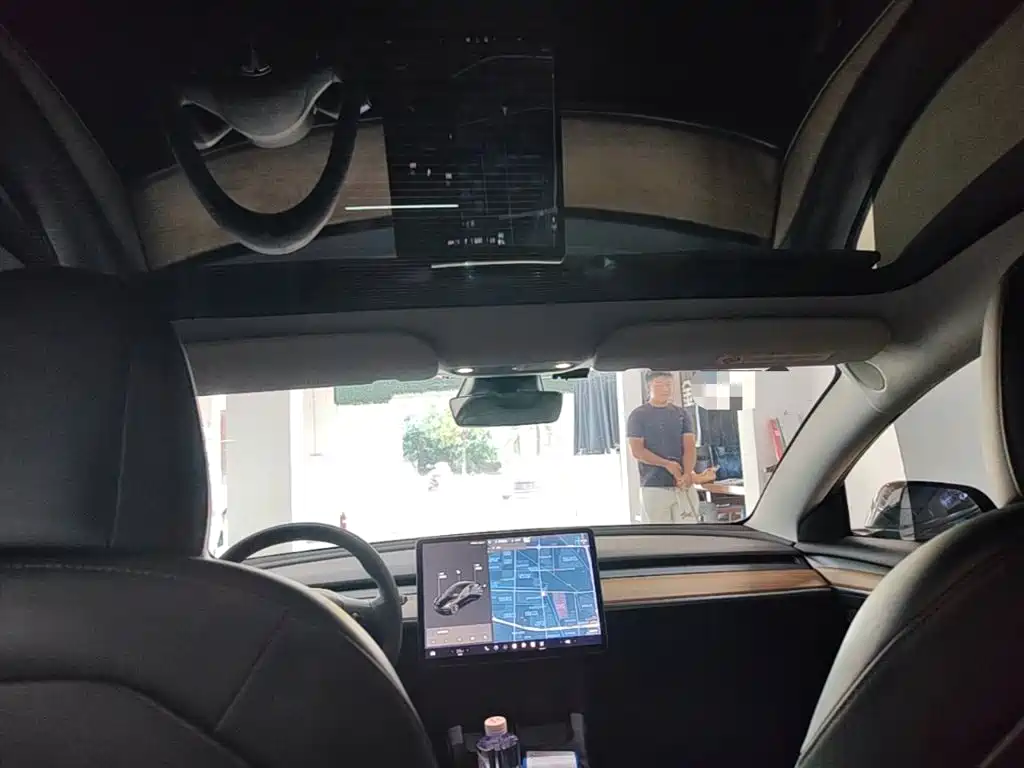 Tesla Model 3 — миниатюра 18