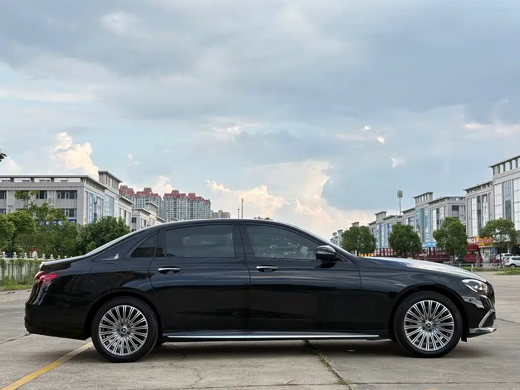 Mercedes-Benz E-Class — миниатюра 12