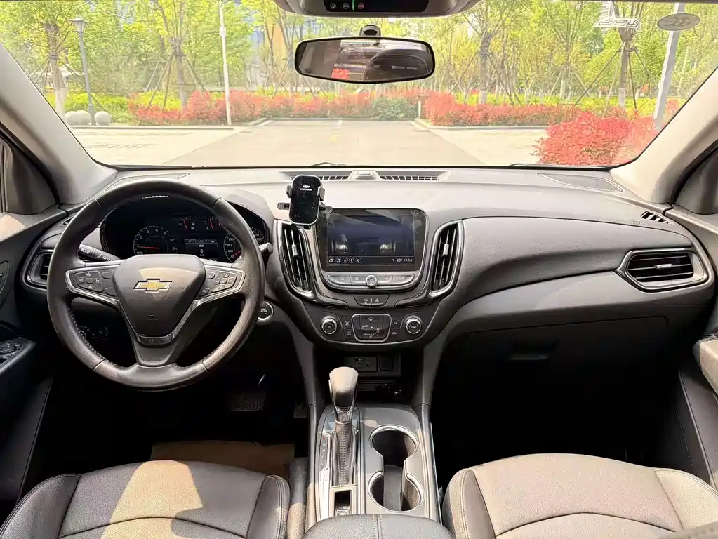 Chevrolet Equinox — миниатюра 16