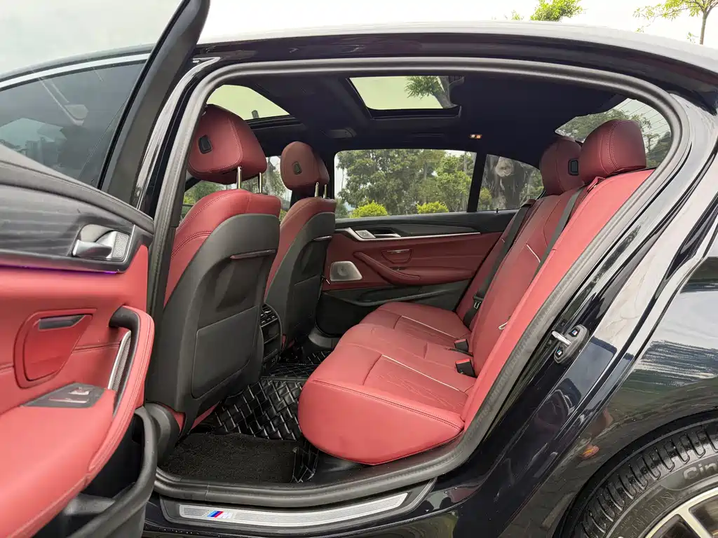 BMW 5 Series — миниатюра 10