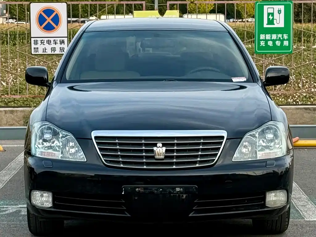 Toyota Crown — миниатюра 2