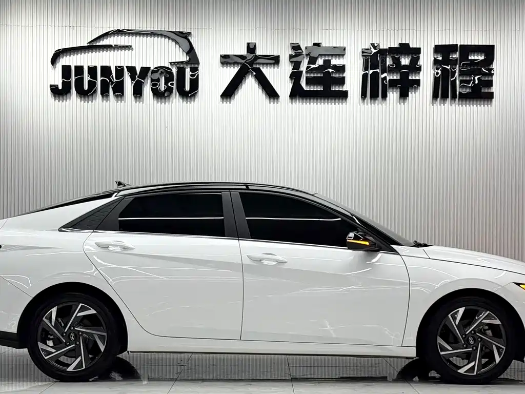 Hyundai Elantra — миниатюра 8