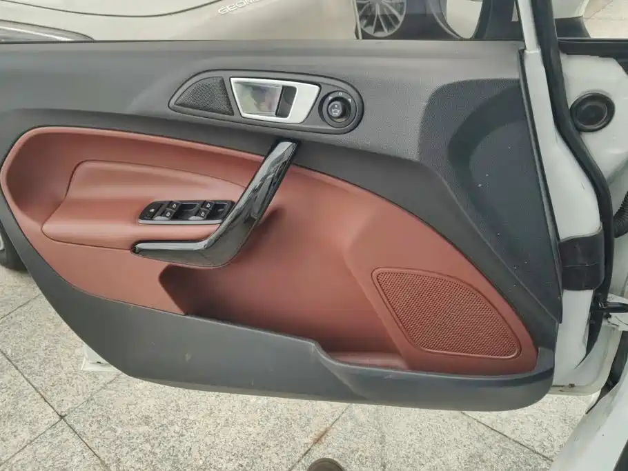 Ford Fiesta — миниатюра 7