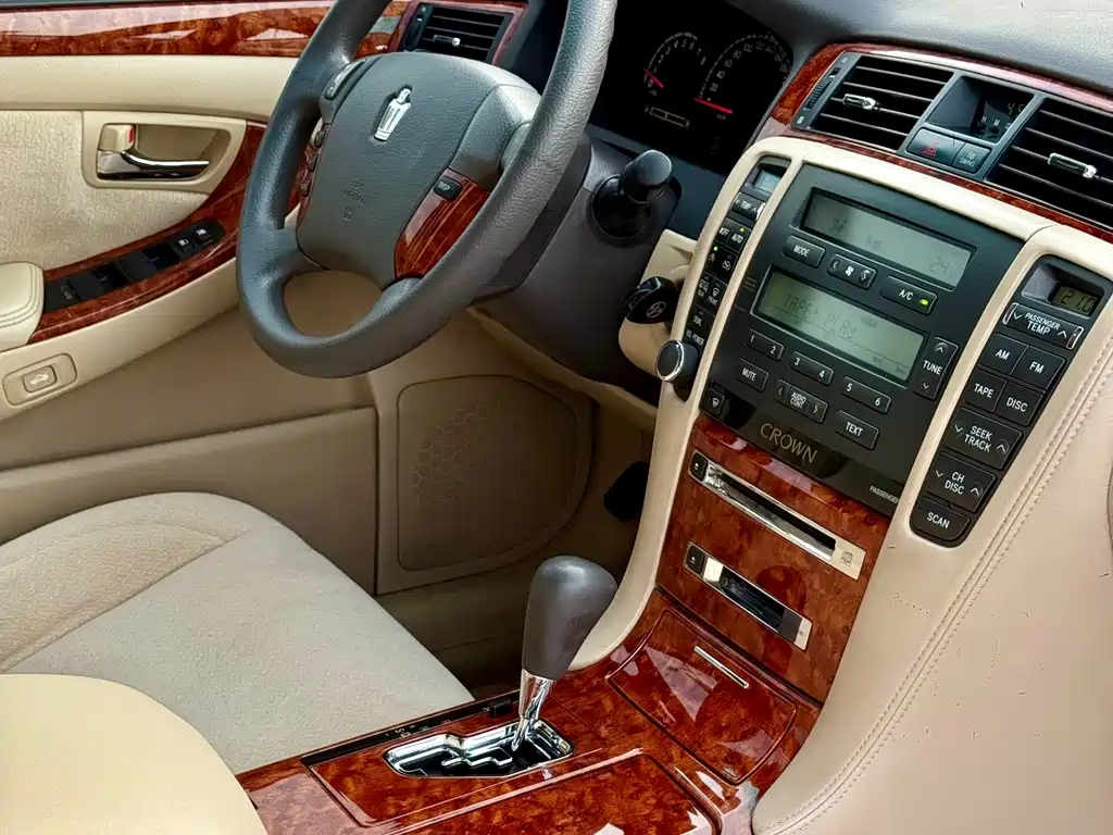Toyota Crown — миниатюра 17