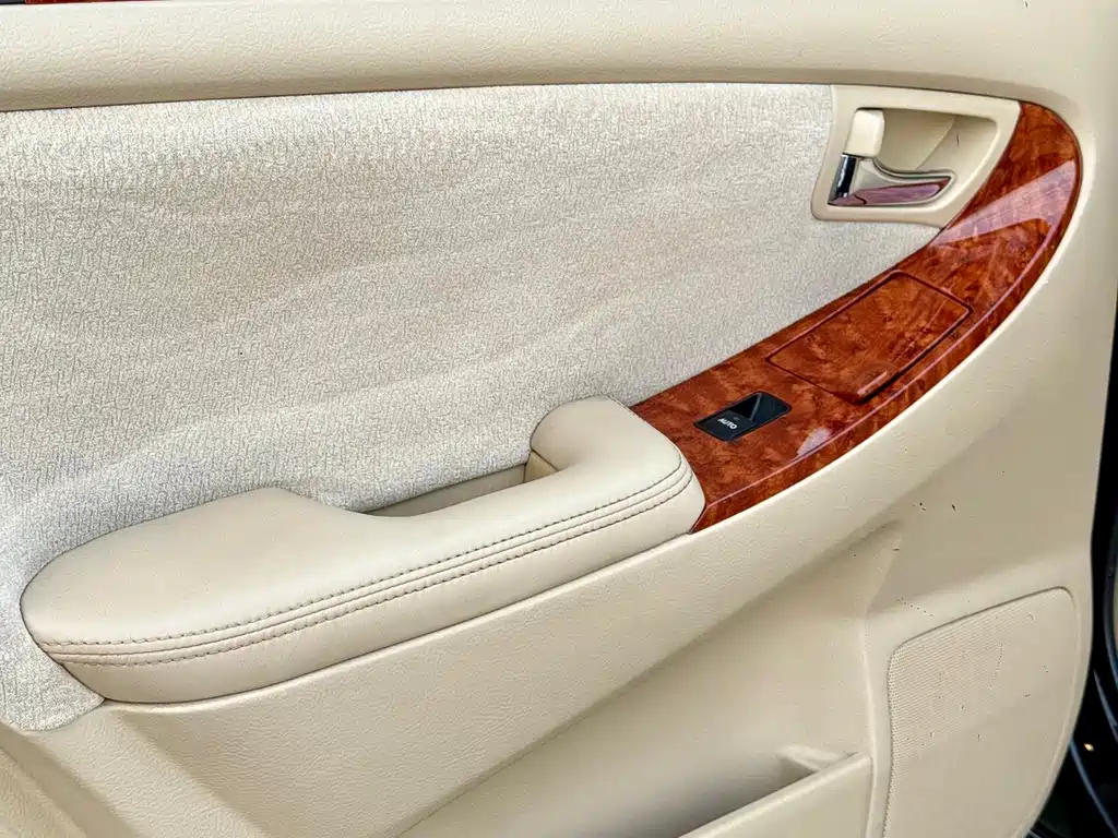 Toyota Crown — миниатюра 13