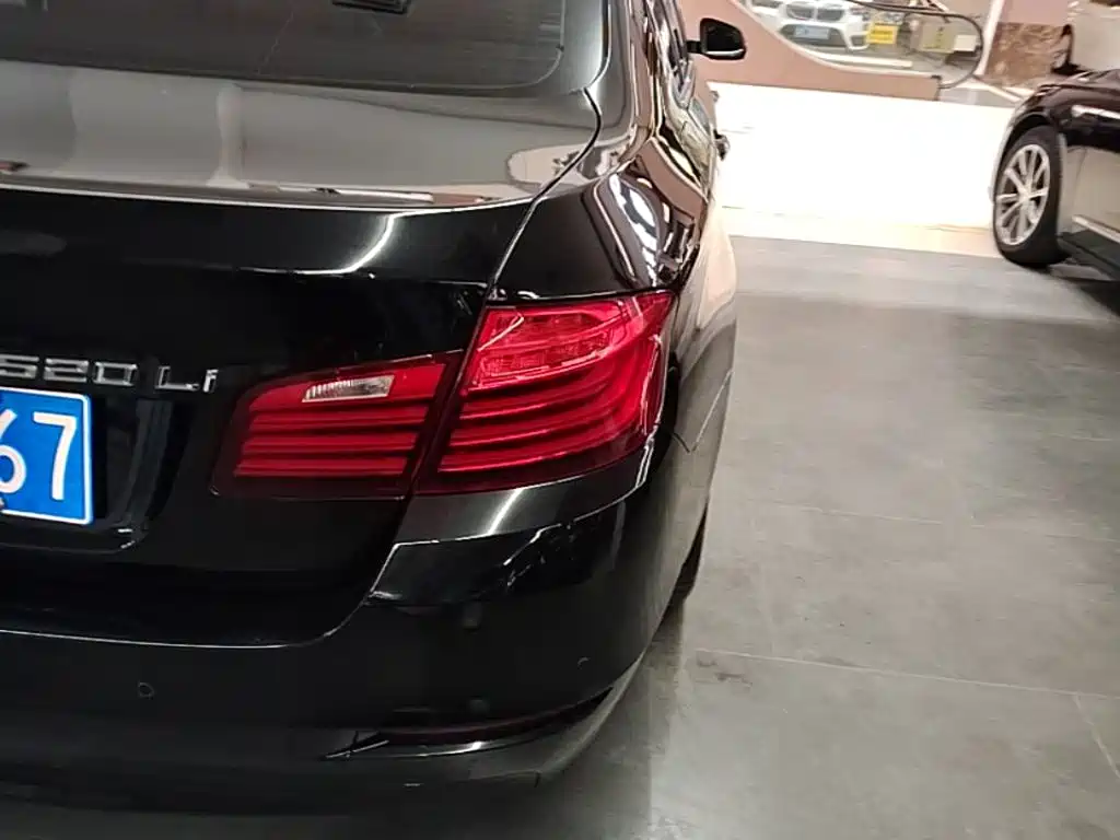 BMW 5 Series — миниатюра 8