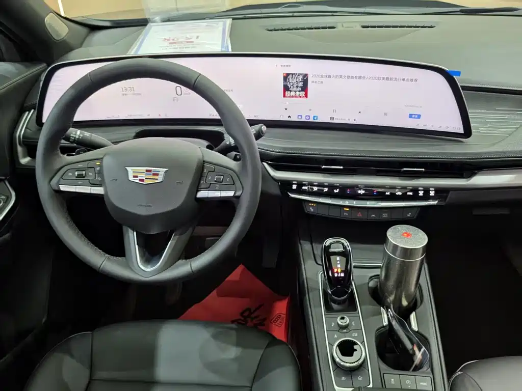 Cadillac XT4 — миниатюра 9