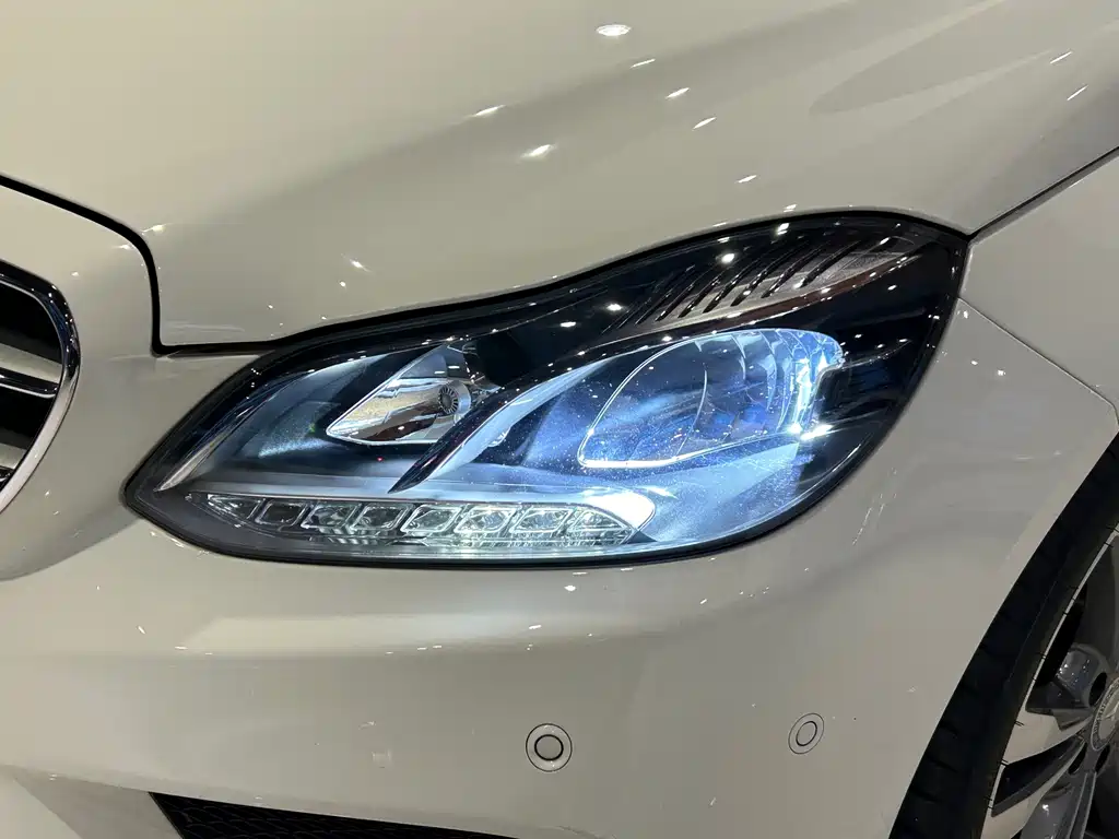 Mercedes-Benz E-Class — миниатюра 2