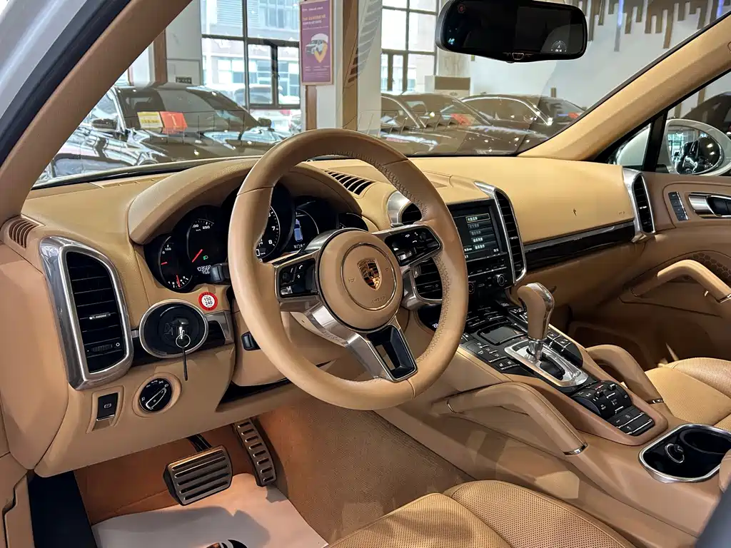 Porsche Cayenne — миниатюра 9
