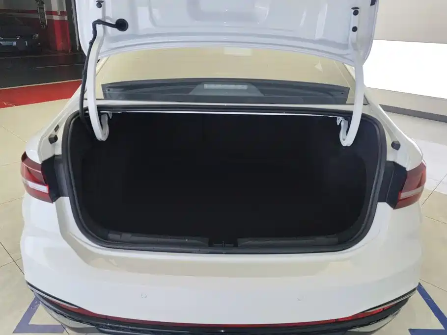 Volkswagen Lavida — миниатюра 4