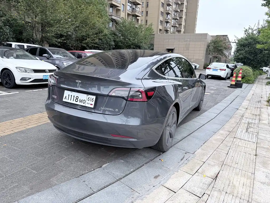 Tesla Model 3 — миниатюра 6