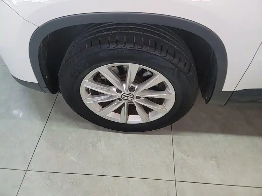 Volkswagen Tiguan — миниатюра 23