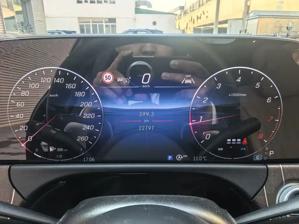 Mercedes-Benz E-Class — миниатюра 12